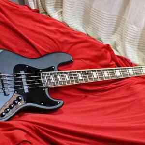 JAZZ BASS 5C - BLACK DELUX