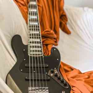 Jazz Bass Black Delux 6C  PROMOÇÃO POR TEMPO LIMITADO!!!!